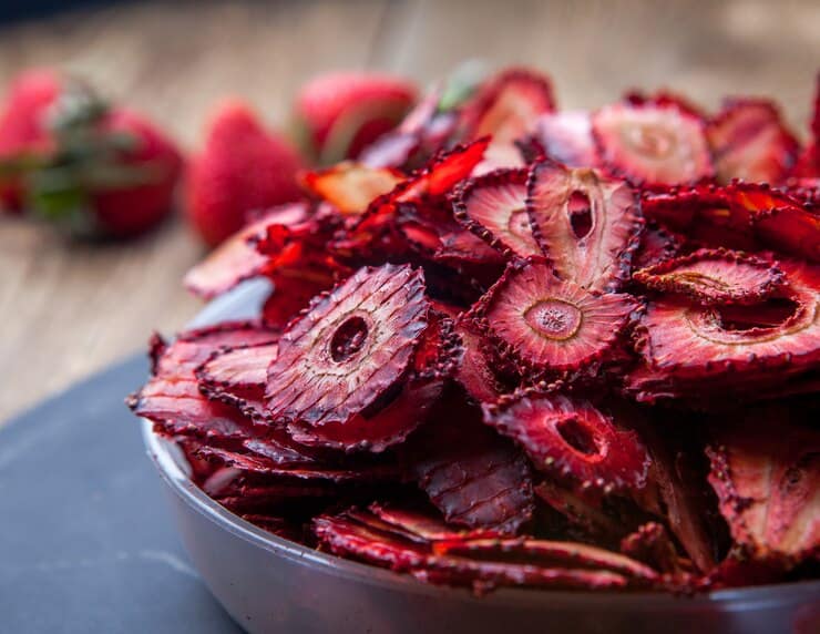 خرید و قیمت میوه خشک توت فرنگی + فروش عمده